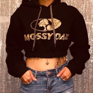 MOSSY OAK CROPPED HOODIE